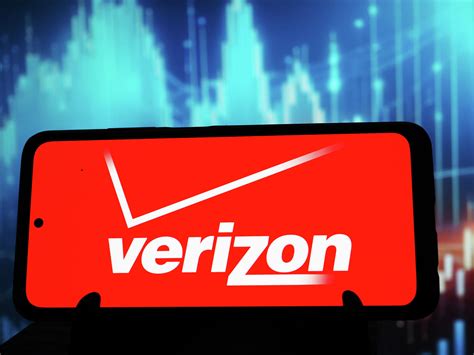 Verizon investigating major outage, T-Mobile and AT&T impacted