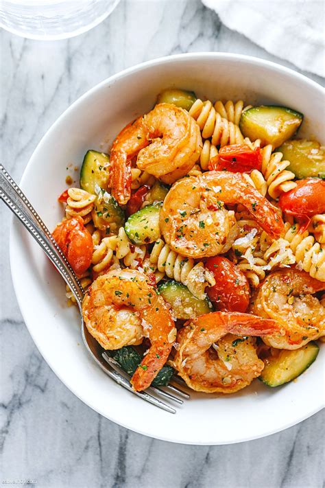 Shrimp Pasta Recipe with Tomato and Zucchini | Healthy food dishes ...