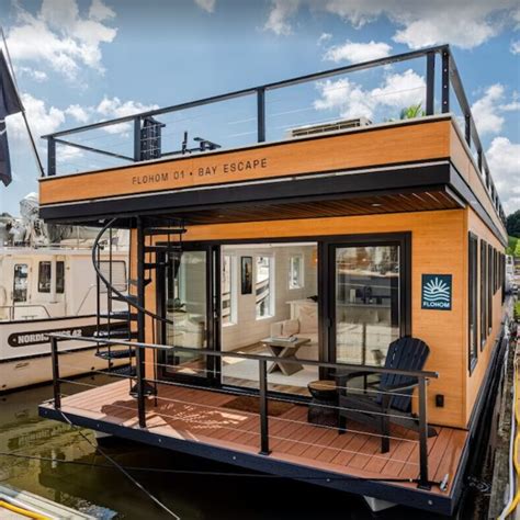 13 Houseboats You Can Rent On Vrbo | TravelAwaits