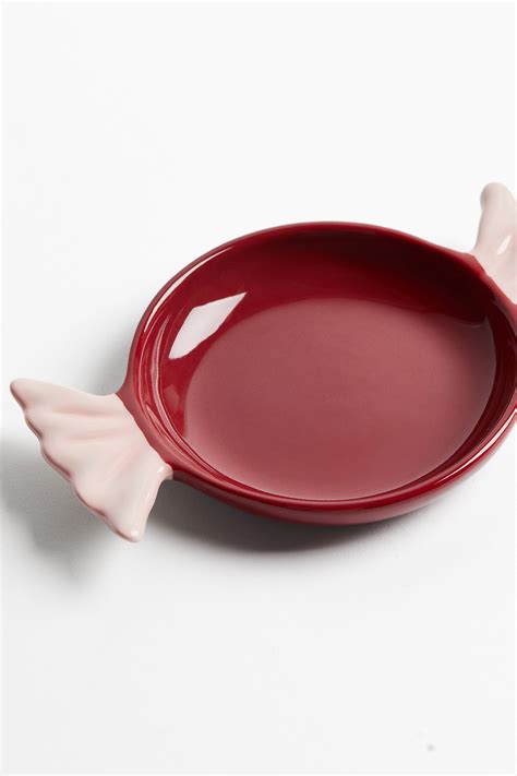Sweet-shaped serving plate - Red/Wrapped Sweet - Home All | H&M IN