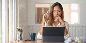 Helping a Workaholic in Therapy: 18 Symptoms & Interventions