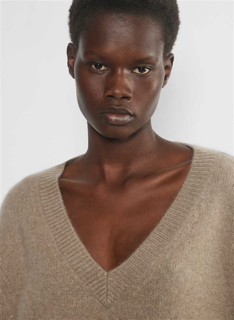 Cashmere PLUSH CASHMERE OVERSIZED V-NECK SWEATER | Aritzia CA