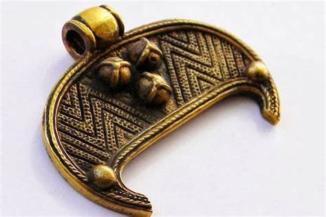 Оберег Лунница - значение амулета у древних славян