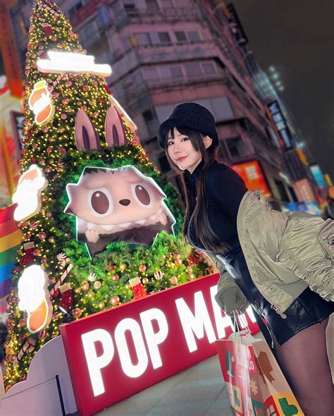 泥泥日常JANiE | 我也是有跟聖誕樹合照的人了！！ #Labubu 是真的可愛，而背景市容也是真的凌亂😵‍💫 #Taipei #Ximending #Taiwan #台灣 #台北 #西門町 ...