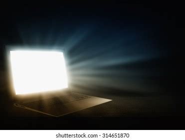 Bright Computer Screen 的图像结果