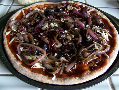 Near to Nothing: Chicken Apple Sausage and Caramelized Red Onion Pizza