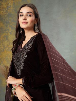 Buy Nayam by lakshita Zari Embroidered Velvet Straight Kurta with ...