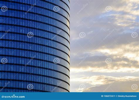 Skyscraper Side View 的图像结果