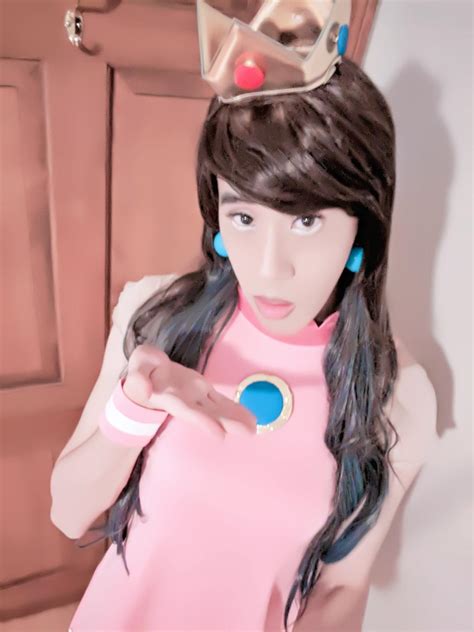 Cosplay Traps Making Out 的图像结果