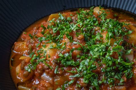 Smoky Spanish lentil, potato & leeks stew - SY Selkie