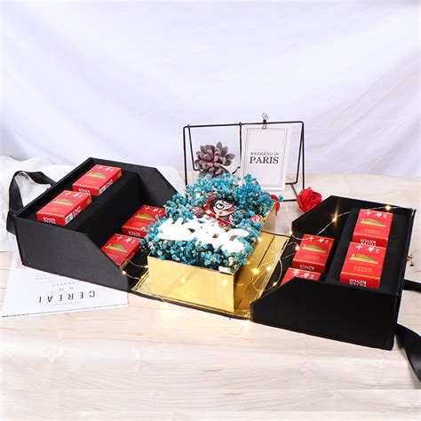 大礼物盒里装什么最新素材