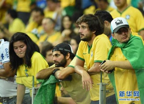 外媒：巴西球迷惨败之痛难消解_新浪军事