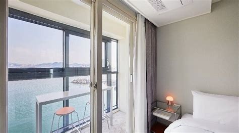 SHIFTDOOR RESIDENCE HARI (Busan) - Lodge Reviews, Photos, Rate ...