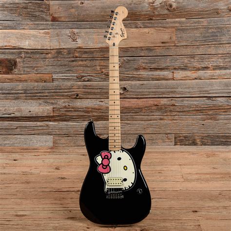 Squier Hello Kitty Stratocaster Black 2006 – Chicago Music Exchange