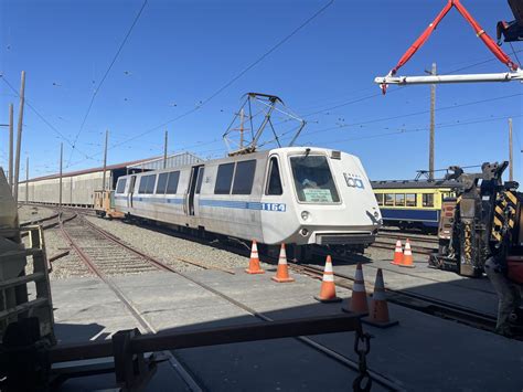 All BART trains halted after sudden computer failure. Urgent advisory ...