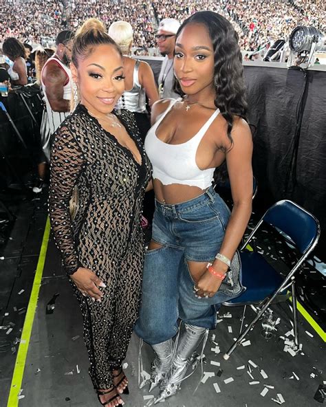 Zoe Kravitz in Pretend We're Kissing (2014) : r/Blackcelebrity