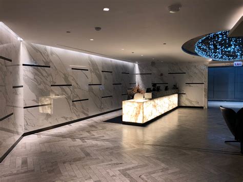 Review: United Polaris Lounge Chicago (ORD) - Live and Let's Fly