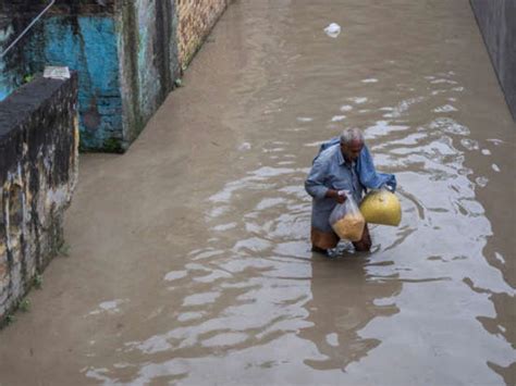 Yamuna Water Level: बाढ़ का खतरा बढ़ा, यमुना का जलस्तर 207 मीटर पहुंचा ...