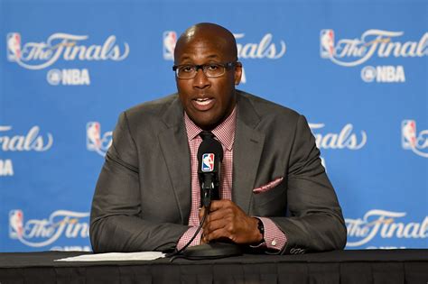 New York Knicks: Mike Brown to interview for head coach job