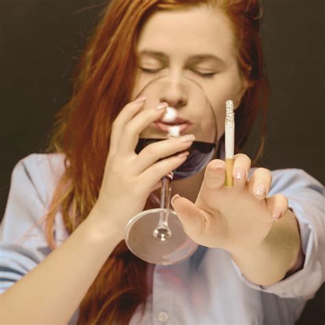 25 Revealing Signs Someone Has Low Intelligence - Happier Human