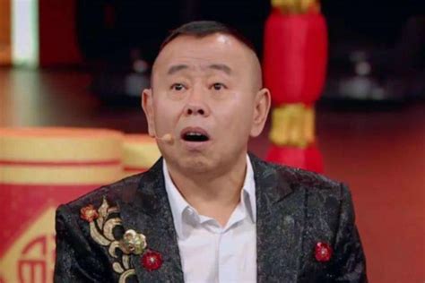 潘长江的“下跪求粉”，会让多少中国老艺术家“寒心”？|下跪|潘长江|艺术家_新浪新闻