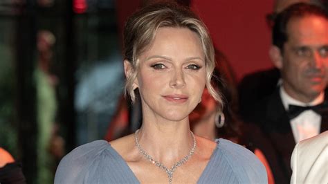 Charlène de Mónaco se convierte en toda una princesa con un vestido de ...
