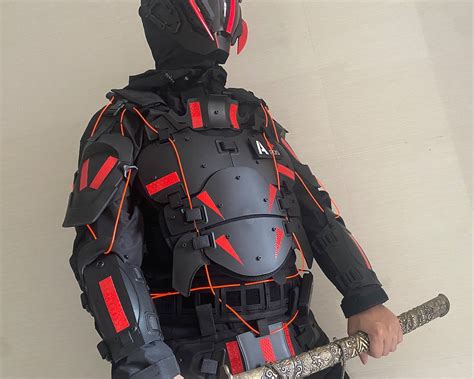 Cyberpunk Business Suit 的图像结果