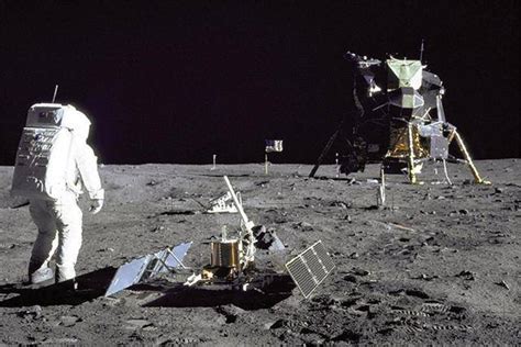 美国人登上月球，却发现这里早已有人存在，这下连家都回不去了！超搞笑脑洞短片《登月竞赛》_哔哩哔哩_bilibili