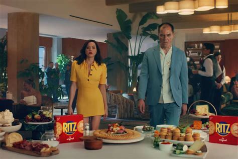 Aubrey Plaza Ritz Commercial 的图像结果