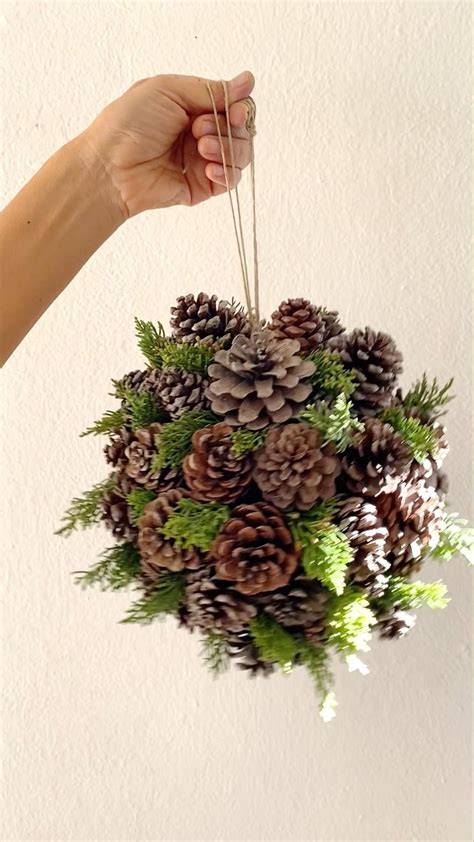 48 Amazing DIY Pine Cone Crafts & Decorations | Pine cone decorations ...