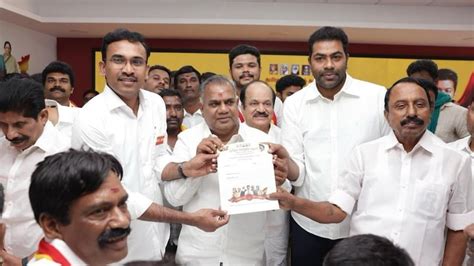 தவெக வேட்பாளர் தேர்வில் தொடரும் இழுபறி... அறிமுகக் கூட்டம் திடீர் ...