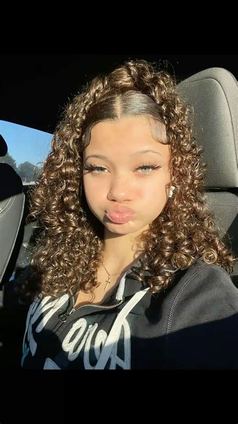 pretty light skin with curly hair | Blonde hair green eyes, Light skin ...