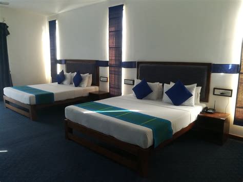 THE BLUE WAVE HOTEL (Arugam Bay) - Hotel Reviews, Photos, Rate ...