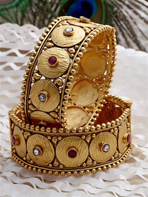 Karatcart Antique Gold Plated Rajwadi Temple Bangle Set for Women