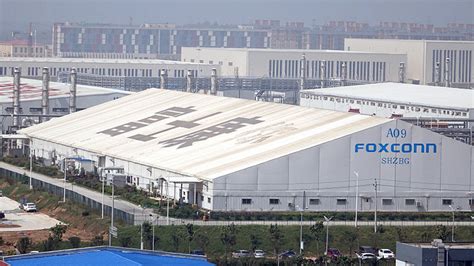 iPhone量产在即！郑州富士康一个3000人厂区持续停工，经开厂区已全部复工_凤凰网财经_凤凰网
