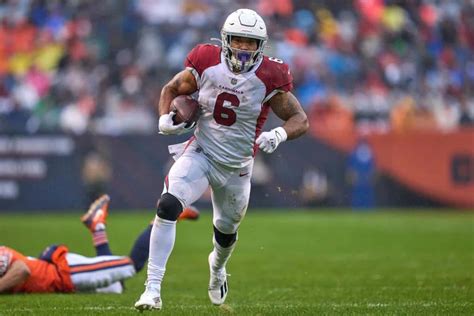 Football Player Running 的图像结果