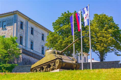 Ten Days that Ended Yugoslavia: The Forgotten War in Slovenia, 30 Years ...