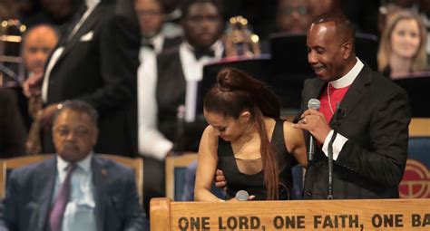 Celebrities: Ariana Grande asiste al funeral de Aretha Franklin y ...