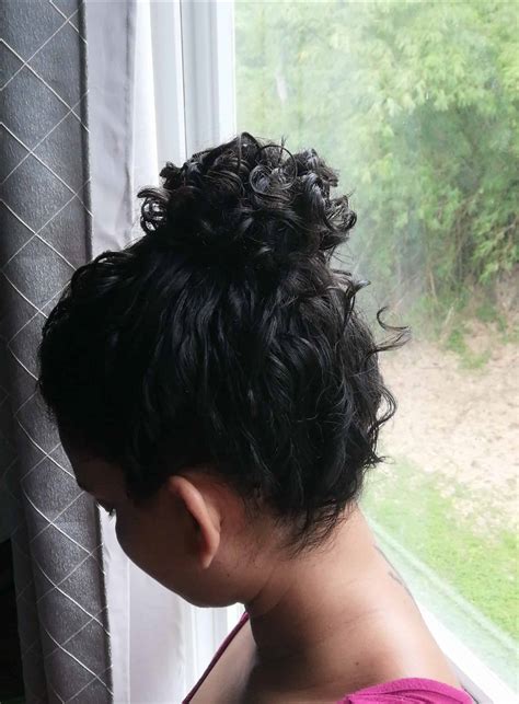 Curly Hair Bun - How To Do Curly Messy Bun Updo Hairstyles - Curly Bun Mom
