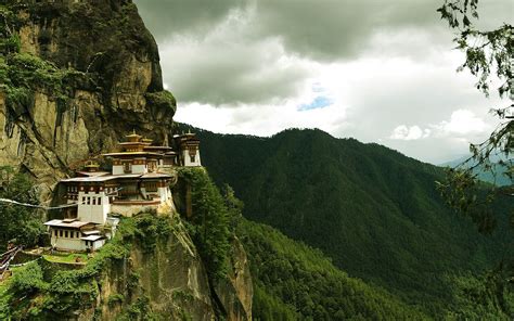 Explore Majestic Asian Mountains: Peaks & Hiking Trails