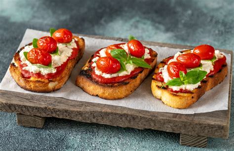 Bruschetta - PERFECT! This easy recipe is a go-to summer appetizer that ...