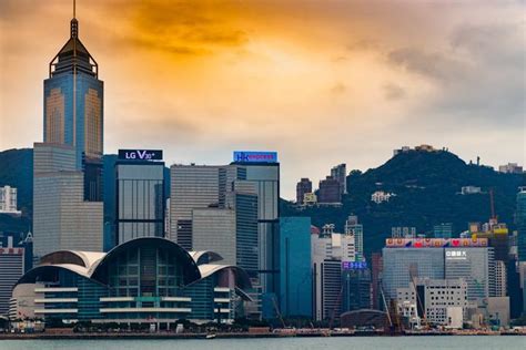 为什么现在好多人都开始往香港移居，有什么好处吗？ - 知乎
