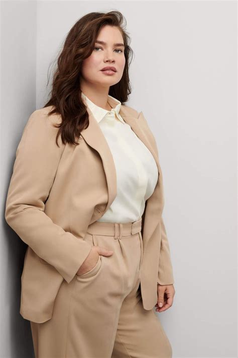 Business Attire Female 的图像结果