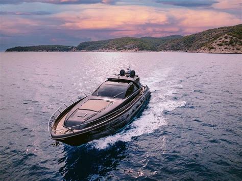 Yacht charters in Greece with crew. Luxury yacht charter in Greek isla