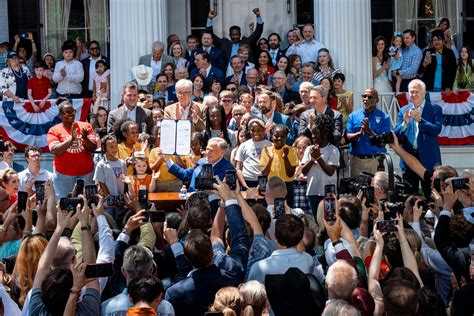 Texas governor signs school-choice bill into law - JNS.org