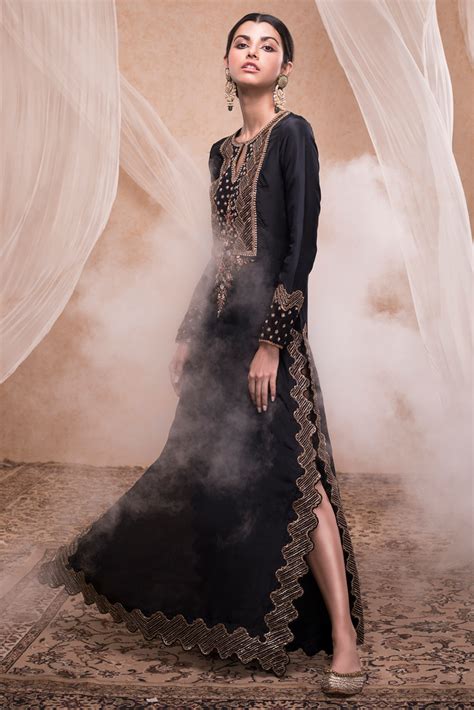 Shop Women's Embroidered Kaftans Set | Nadima Saqib