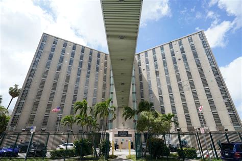 Jails emptied in the pandemic. Should they stay that way? Palm Beach ...