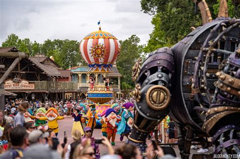 One Missing Float Returns to Disney Festival of Fantasy Parade at Magic ...