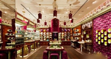 新加坡：奢华香水店室内设计_美国室内设计中文网