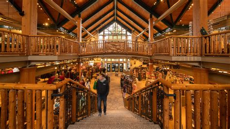 LL Bean Flagship Store, Freeport Vacation Rentals: chalet rentals ...